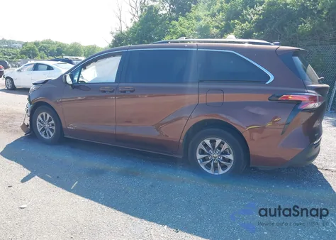 2021 Toyota Sienna Le z USA, uszkodzony, nr VIN 5TDKRKEC0MS062918
